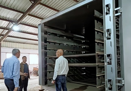 The Libyan clients visited our factory and had friendly negotiations regarding the gypsum board equipment.